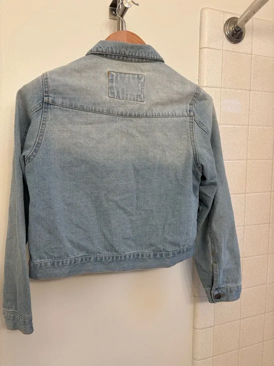The Style Between Us Blue Denim Jean Jacket Size Medium Y2K Cotton Cropped - Picture 2 of 7